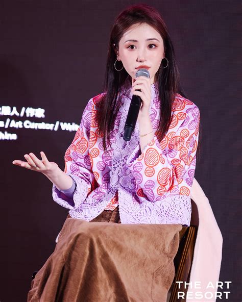 Elle Lee 李文煊 (@elleiconlee) • Instagram photos and videos.